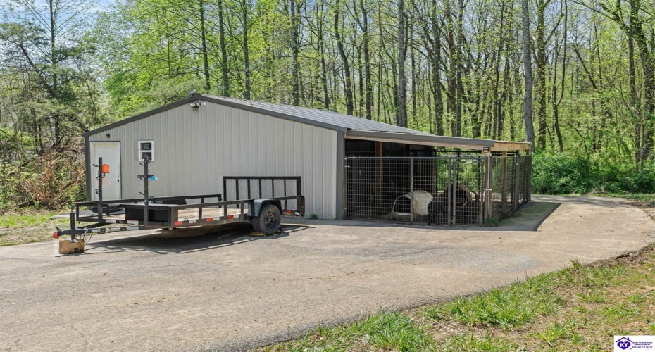 Middle Creek Road, Elizabethtown, Kentucky 42701, ,3 BathroomsBathrooms,For Sale,Middle Creek Road,HK24001465