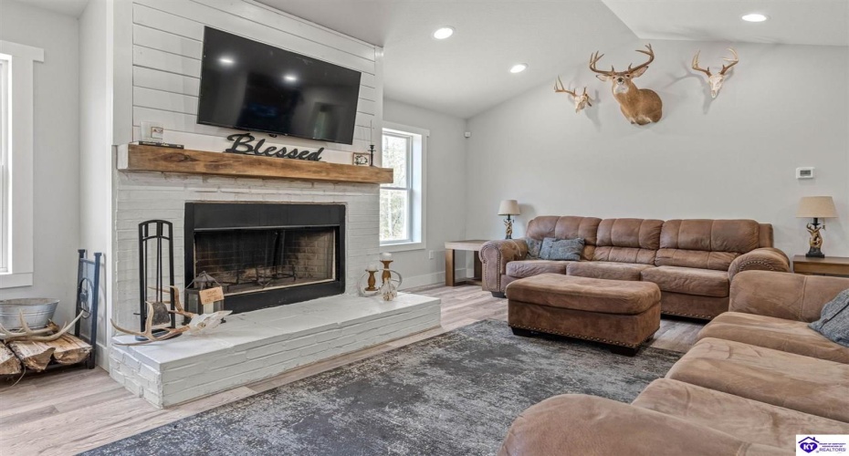 Middle Creek Road, Elizabethtown, Kentucky 42701, ,3 BathroomsBathrooms,For Sale,Middle Creek Road,HK24001465