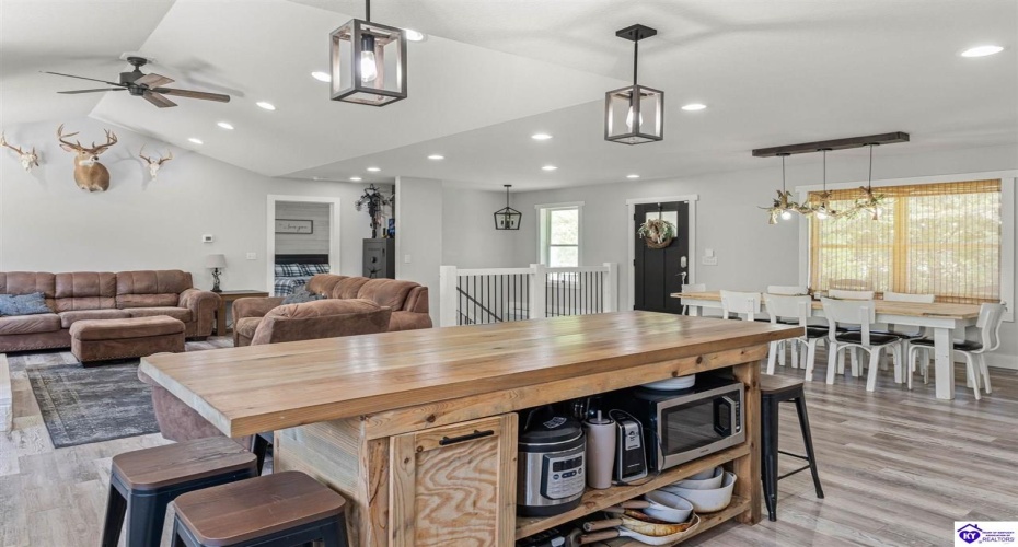 Middle Creek Road, Elizabethtown, Kentucky 42701, ,3 BathroomsBathrooms,For Sale,Middle Creek Road,HK24001465