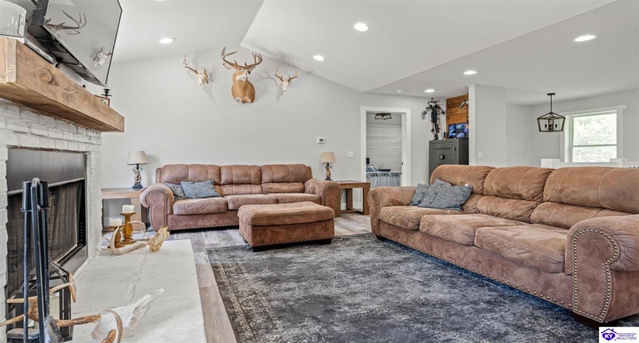 Middle Creek Road, Elizabethtown, Kentucky 42701, ,3 BathroomsBathrooms,For Sale,Middle Creek Road,HK24001465