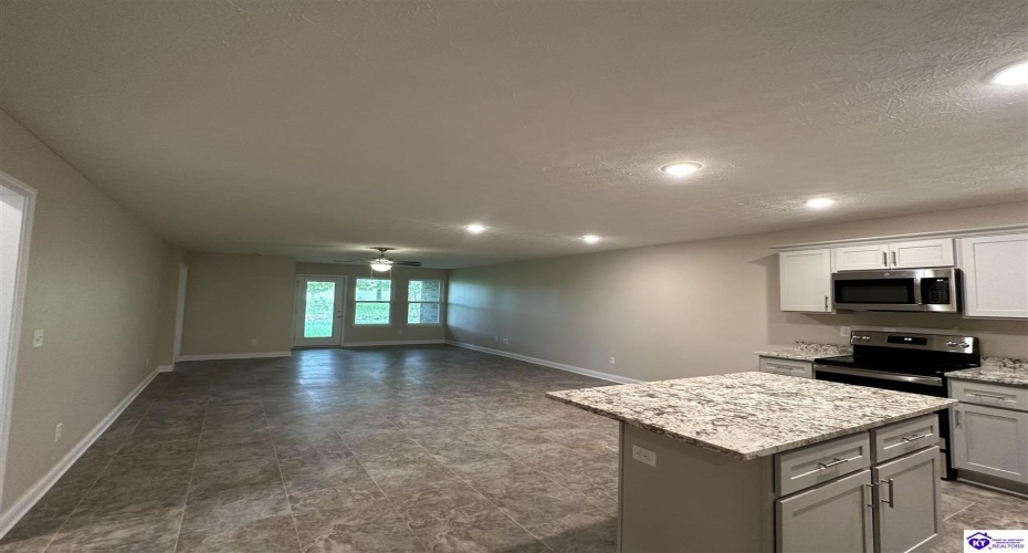 Breckinridge Circle, Vine Grove, Kentucky 40175, ,2 BathroomsBathrooms,For Sale,Breckinridge Circle,HK24001477