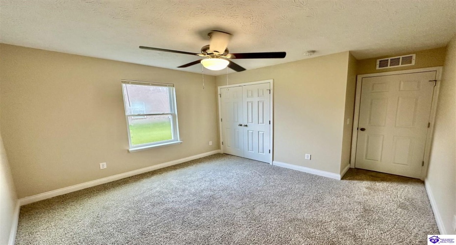 Breckinridge Circle, Vine Grove, Kentucky 40175, ,2 BathroomsBathrooms,For Sale,Breckinridge Circle,HK24001477