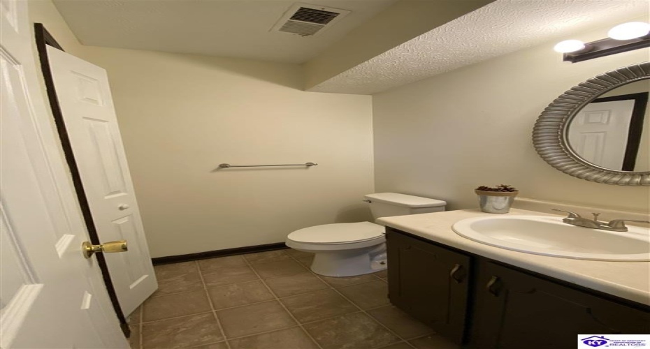 Candy Court, Radcliff, Kentucky 40160, ,2 BathroomsBathrooms,For Sale,Candy Court,HK24001481