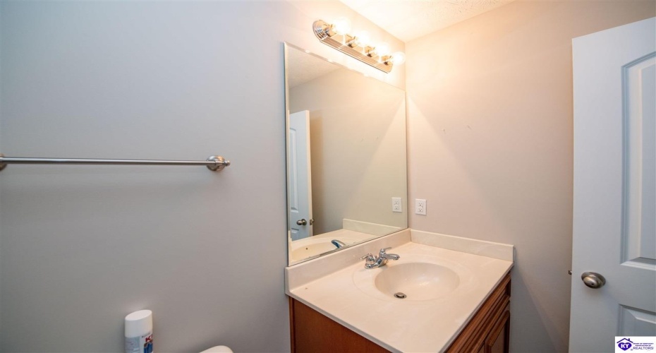 Mandarin Court, Elizabethtown, Kentucky 42701, ,4 BathroomsBathrooms,For Sale,Mandarin Court,HK24001492