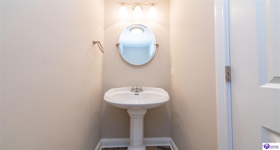 Mandarin Court, Elizabethtown, Kentucky 42701, ,4 BathroomsBathrooms,For Sale,Mandarin Court,HK24001492