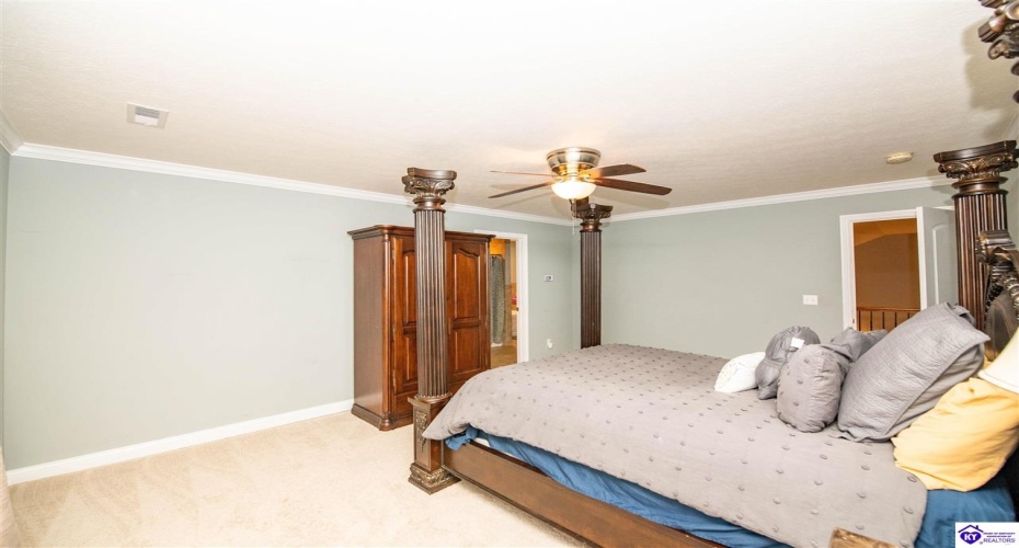 Mandarin Court, Elizabethtown, Kentucky 42701, ,4 BathroomsBathrooms,For Sale,Mandarin Court,HK24001492