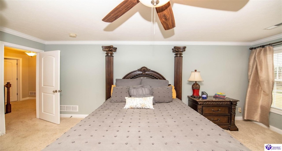 Mandarin Court, Elizabethtown, Kentucky 42701, ,4 BathroomsBathrooms,For Sale,Mandarin Court,HK24001492