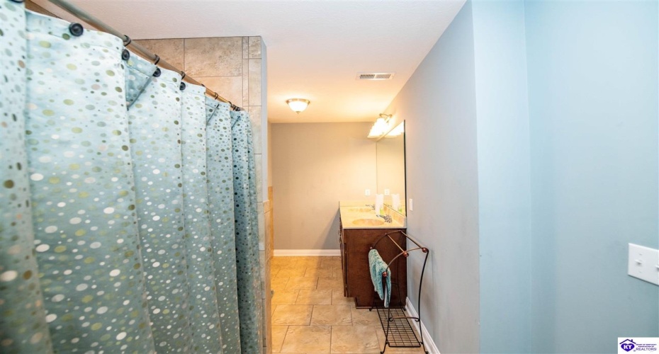 Mandarin Court, Elizabethtown, Kentucky 42701, ,4 BathroomsBathrooms,For Sale,Mandarin Court,HK24001492