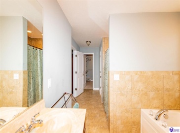 Mandarin Court, Elizabethtown, Kentucky 42701, ,4 BathroomsBathrooms,For Sale,Mandarin Court,HK24001492