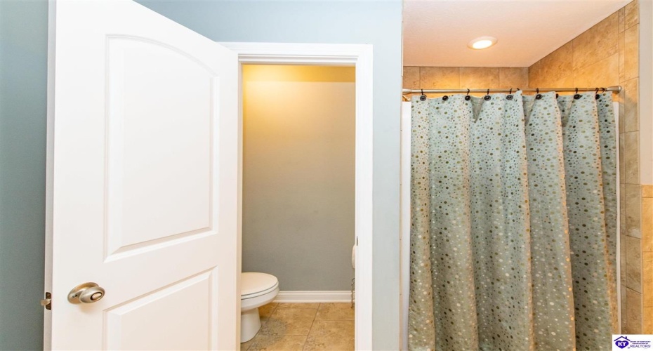 Mandarin Court, Elizabethtown, Kentucky 42701, ,4 BathroomsBathrooms,For Sale,Mandarin Court,HK24001492
