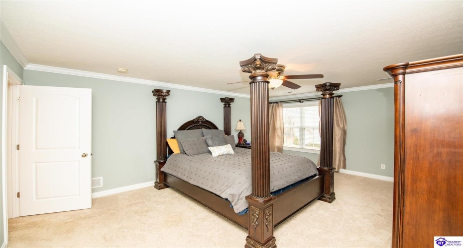 Mandarin Court, Elizabethtown, Kentucky 42701, ,4 BathroomsBathrooms,For Sale,Mandarin Court,HK24001492