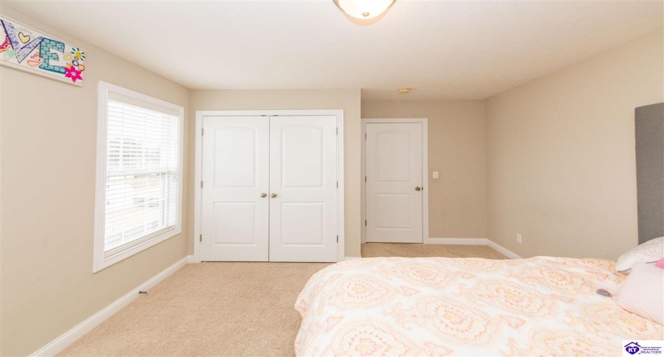 Mandarin Court, Elizabethtown, Kentucky 42701, ,4 BathroomsBathrooms,For Sale,Mandarin Court,HK24001492