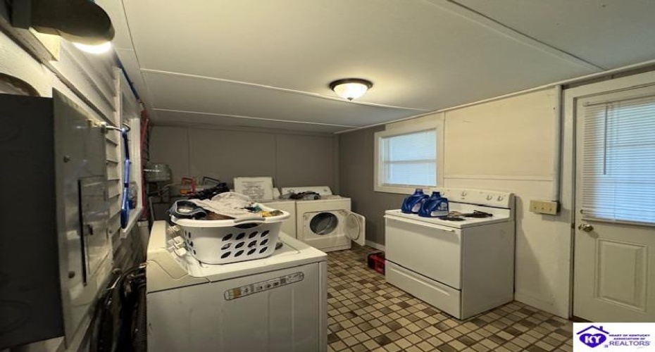 Kentucky 105, Falls Of Rough, Kentucky 40119, ,1 BathroomBathrooms,For Sale,Kentucky 105,HK24001539