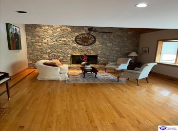 Cedar Creek Drive, Elizabethtown, Kentucky 42701, ,5 BathroomsBathrooms,For Sale,Cedar Creek Drive,HK24001549