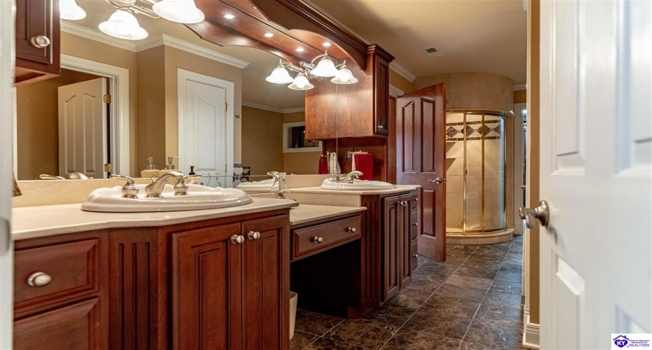 Cedar Creek Drive, Elizabethtown, Kentucky 42701, ,5 BathroomsBathrooms,For Sale,Cedar Creek Drive,HK24001549