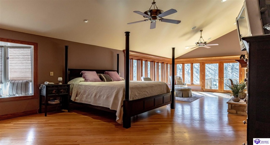 Cedar Creek Drive, Elizabethtown, Kentucky 42701, ,5 BathroomsBathrooms,For Sale,Cedar Creek Drive,HK24001549