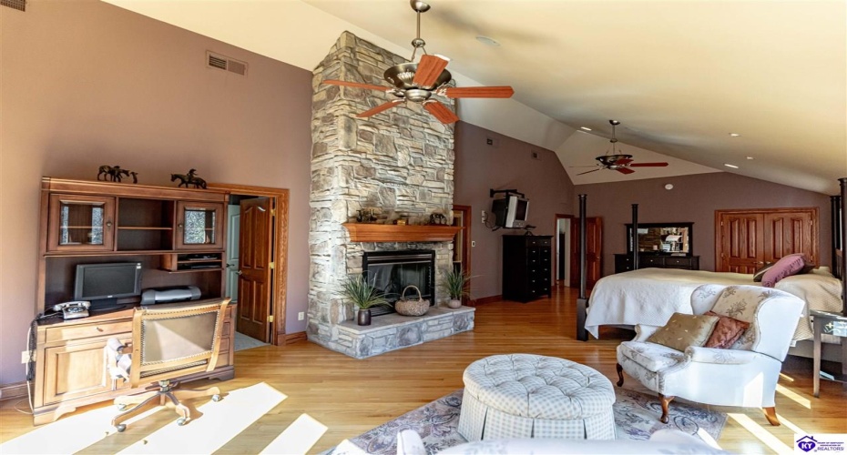 Cedar Creek Drive, Elizabethtown, Kentucky 42701, ,5 BathroomsBathrooms,For Sale,Cedar Creek Drive,HK24001549