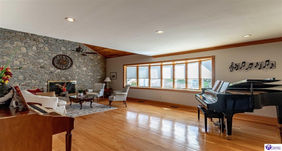 Cedar Creek Drive, Elizabethtown, Kentucky 42701, ,5 BathroomsBathrooms,For Sale,Cedar Creek Drive,HK24001549