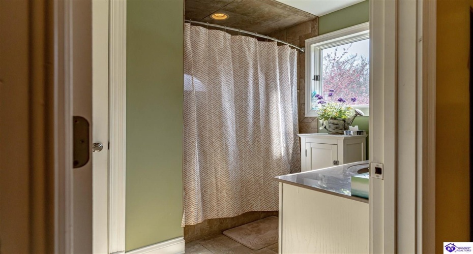 Cedar Creek Drive, Elizabethtown, Kentucky 42701, ,5 BathroomsBathrooms,For Sale,Cedar Creek Drive,HK24001549