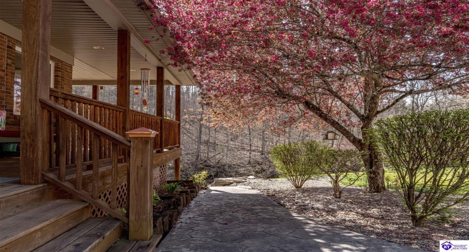 Cedar Creek Drive, Elizabethtown, Kentucky 42701, ,5 BathroomsBathrooms,For Sale,Cedar Creek Drive,HK24001549