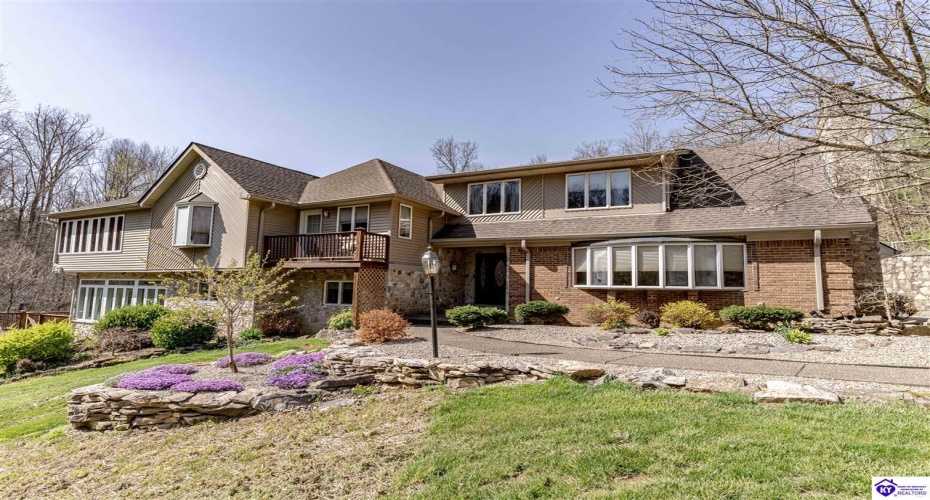 Cedar Creek Drive, Elizabethtown, Kentucky 42701, ,5 BathroomsBathrooms,For Sale,Cedar Creek Drive,HK24001549