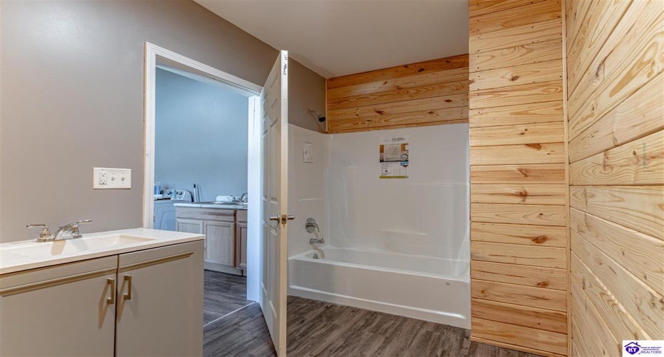 Cedar Creek Drive, Elizabethtown, Kentucky 42701, ,5 BathroomsBathrooms,For Sale,Cedar Creek Drive,HK24001549