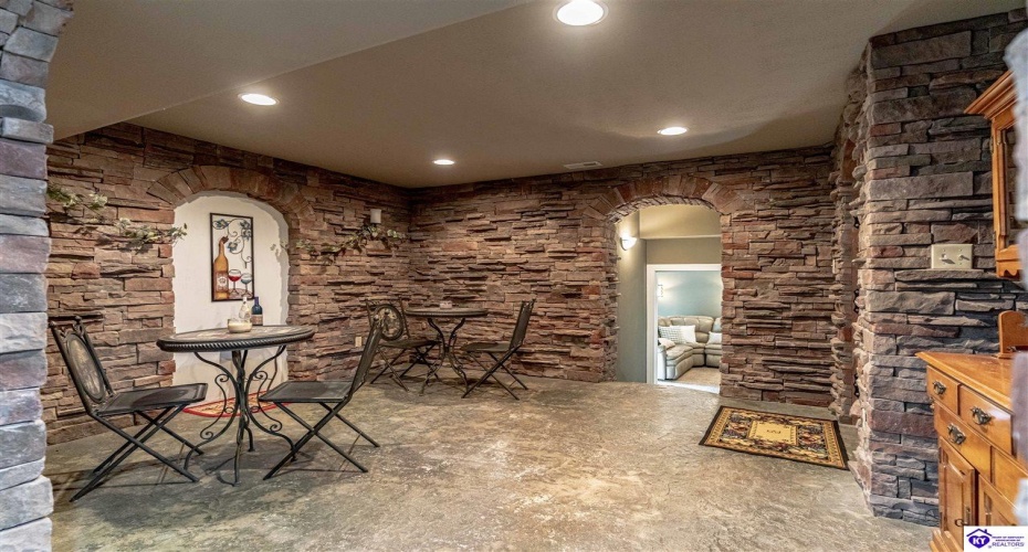 Cedar Creek Drive, Elizabethtown, Kentucky 42701, ,5 BathroomsBathrooms,For Sale,Cedar Creek Drive,HK24001549