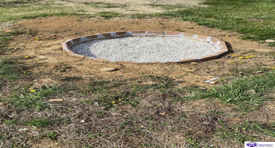 Lake Road North, Radcliff, Kentucky 40160, ,2 BathroomsBathrooms,For Sale,Lake Road North,HK24001595