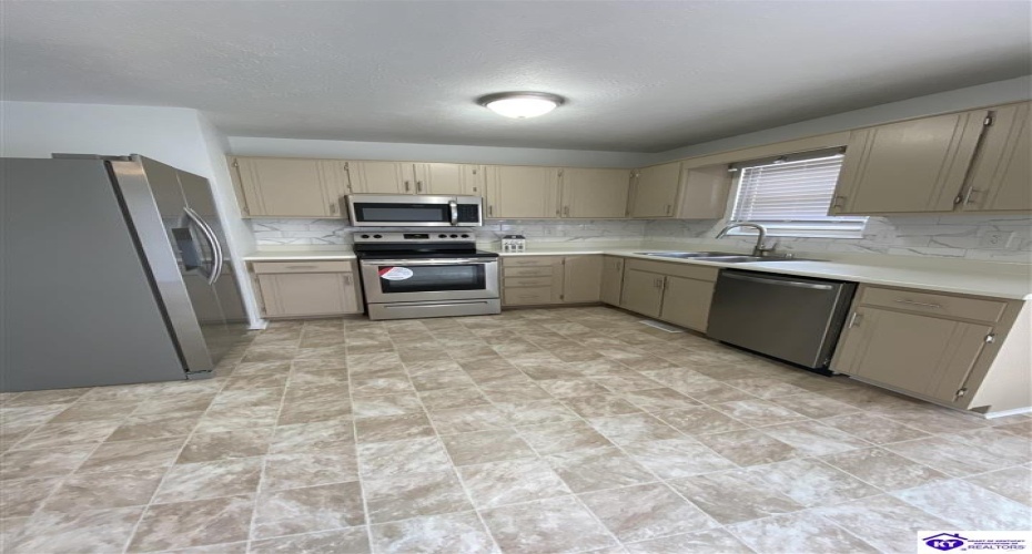 Lake Road North, Radcliff, Kentucky 40160, ,2 BathroomsBathrooms,For Sale,Lake Road North,HK24001595