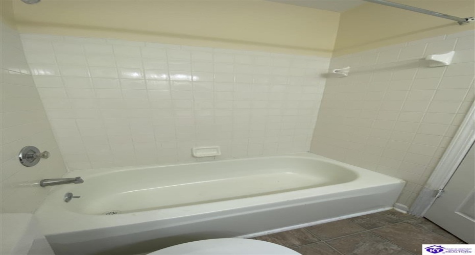 Shelby Avenue, Radcliff, Kentucky 40160, ,3 BathroomsBathrooms,For Sale,Shelby Avenue,HK24001596