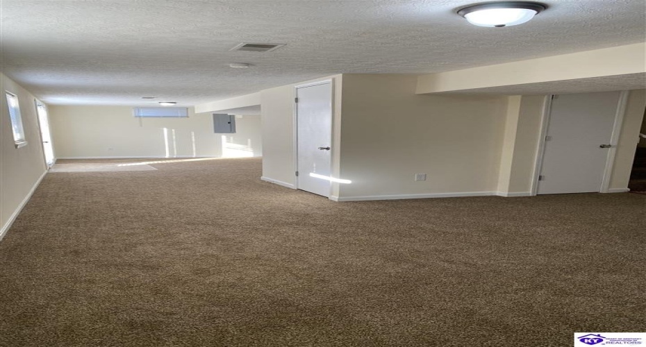 Shelby Avenue, Radcliff, Kentucky 40160, ,3 BathroomsBathrooms,For Sale,Shelby Avenue,HK24001596