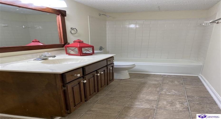 Shelby Avenue, Radcliff, Kentucky 40160, ,3 BathroomsBathrooms,For Sale,Shelby Avenue,HK24001596