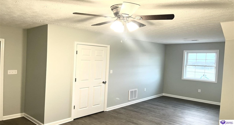 M Moss Lane, Campbellsville, Kentucky 42718, ,2 BathroomsBathrooms,For Sale,M Moss Lane,HK24001598