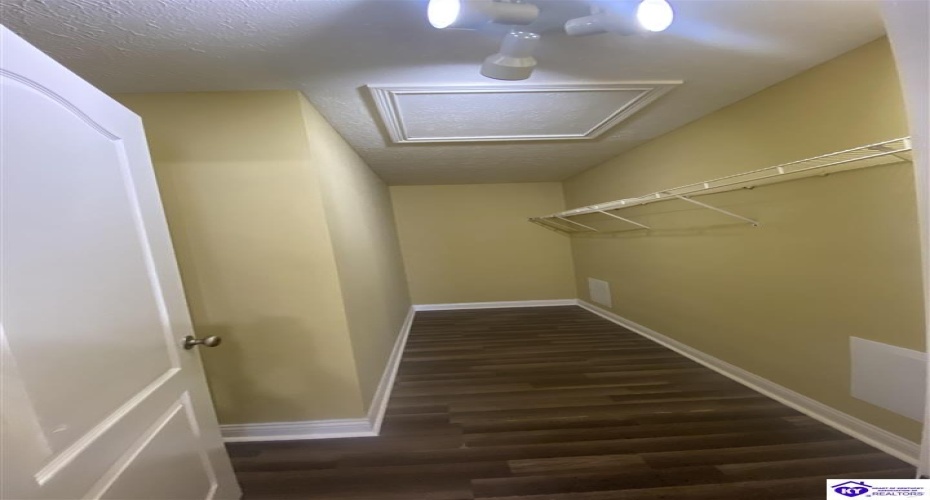 Daneswood Court, Radcliff, Kentucky 40160, ,2 BathroomsBathrooms,For Sale,Daneswood Court,HK24001642