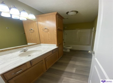 Daneswood Court, Radcliff, Kentucky 40160, ,2 BathroomsBathrooms,For Sale,Daneswood Court,HK24001642