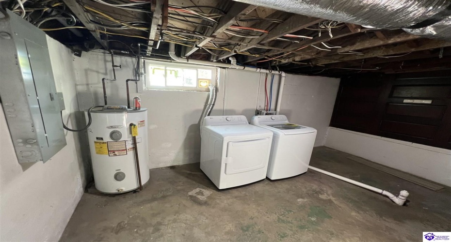 Helm Avenue, Elizabethtown, Kentucky 42701, ,2 BathroomsBathrooms,For Sale,Helm Avenue,HK23003133