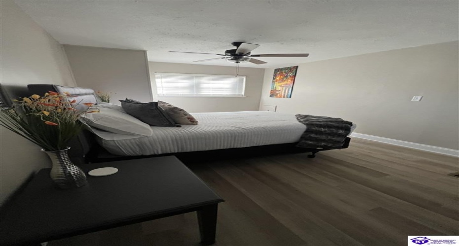 Helm Avenue, Elizabethtown, Kentucky 42701, ,2 BathroomsBathrooms,For Sale,Helm Avenue,HK23003133