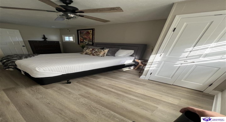 Helm Avenue, Elizabethtown, Kentucky 42701, ,2 BathroomsBathrooms,For Sale,Helm Avenue,HK23003133