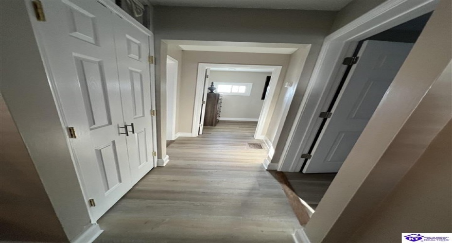 Helm Avenue, Elizabethtown, Kentucky 42701, ,2 BathroomsBathrooms,For Sale,Helm Avenue,HK23003133