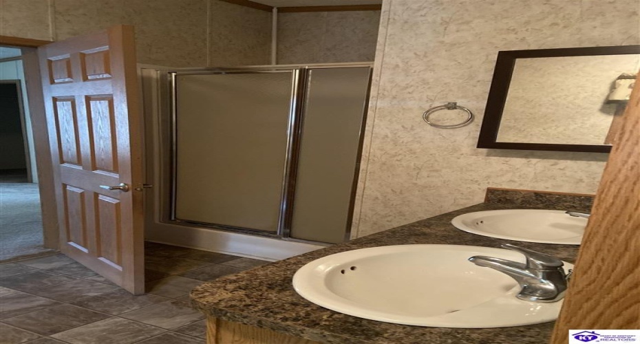 Pickerell Road, Buffalo, Kentucky 42716, ,2 BathroomsBathrooms,For Sale,Pickerell Road,HK24001743