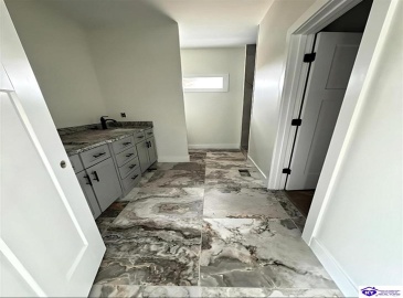 High Peak Place, Elizabethtown, Kentucky 42701, ,2 BathroomsBathrooms,For Sale,High Peak Place,HK24001760