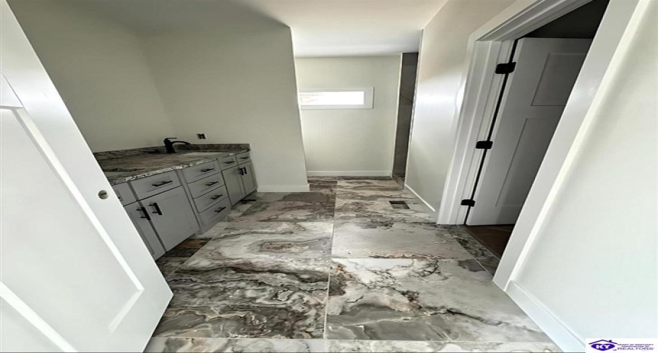 High Peak Place, Elizabethtown, Kentucky 42701, ,2 BathroomsBathrooms,For Sale,High Peak Place,HK24001760