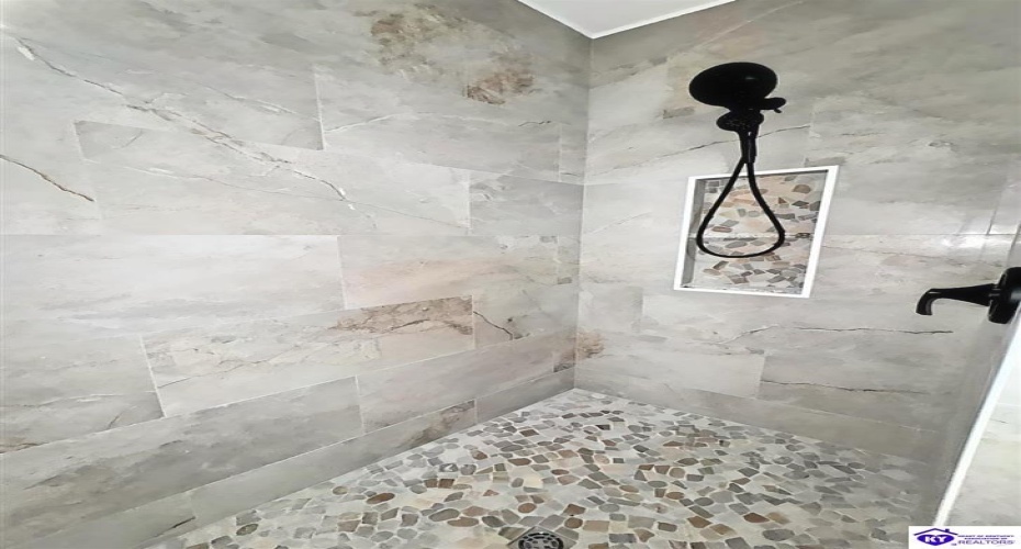 High Peak Place, Elizabethtown, Kentucky 42701, ,2 BathroomsBathrooms,For Sale,High Peak Place,HK24001760