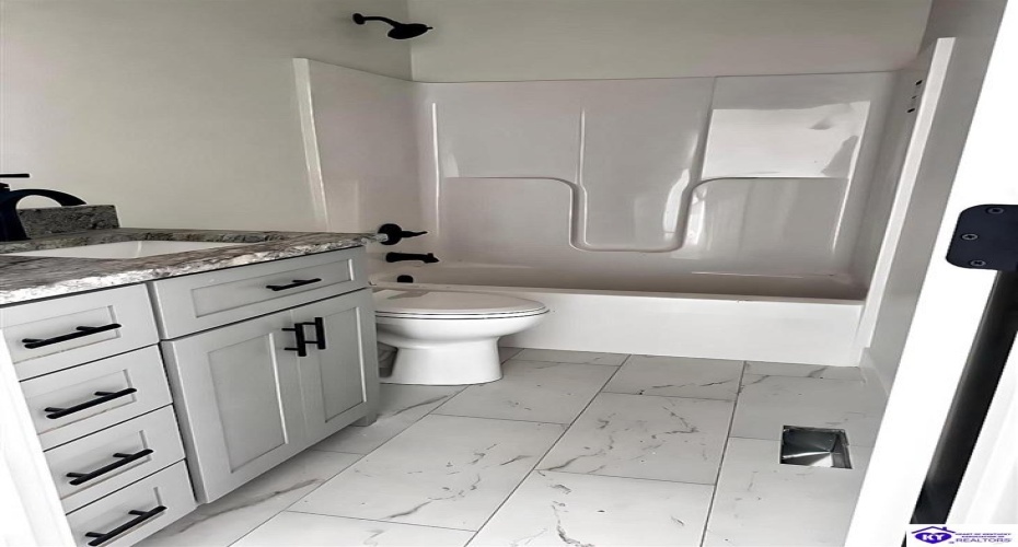 High Peak Place, Elizabethtown, Kentucky 42701, ,2 BathroomsBathrooms,For Sale,High Peak Place,HK24001760