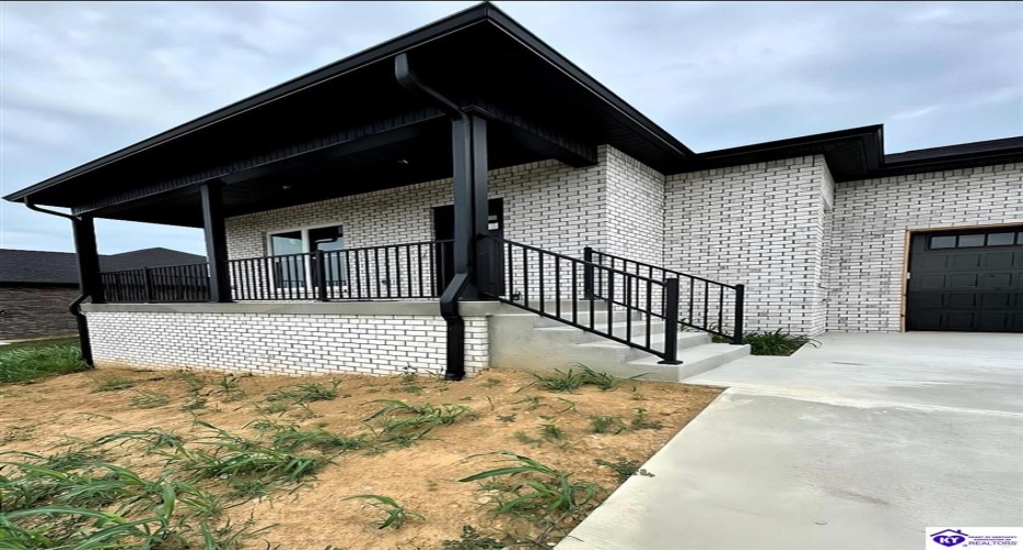 High Peak Place, Elizabethtown, Kentucky 42701, ,2 BathroomsBathrooms,For Sale,High Peak Place,HK24001760