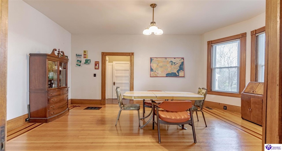 Poplar Street, Elizabethtown, Kentucky 42701, ,4 BathroomsBathrooms,For Sale,Poplar Street,HK24002008