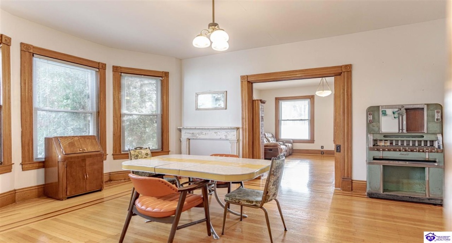 Poplar Street, Elizabethtown, Kentucky 42701, ,4 BathroomsBathrooms,For Sale,Poplar Street,HK24002008