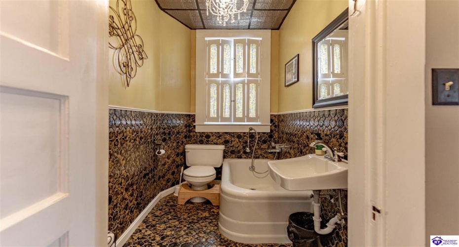 Poplar Street, Elizabethtown, Kentucky 42701, ,4 BathroomsBathrooms,For Sale,Poplar Street,HK24002008