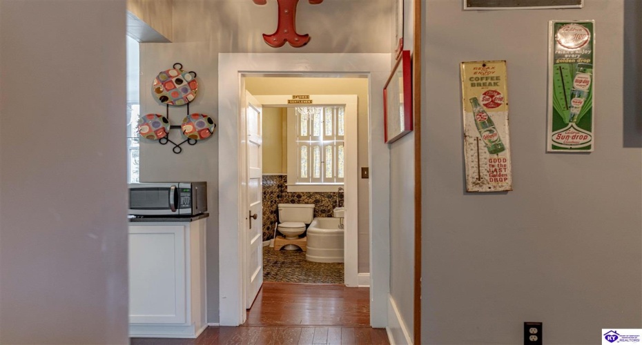 Poplar Street, Elizabethtown, Kentucky 42701, ,4 BathroomsBathrooms,For Sale,Poplar Street,HK24002008