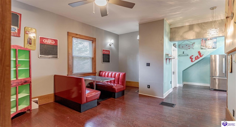 Poplar Street, Elizabethtown, Kentucky 42701, ,4 BathroomsBathrooms,For Sale,Poplar Street,HK24002008